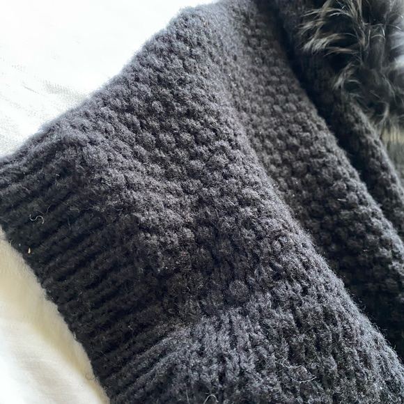 LINDA RICHARDS LUXURY SWEATER WITH RACCOON COLLAR - Picture 3 of 6